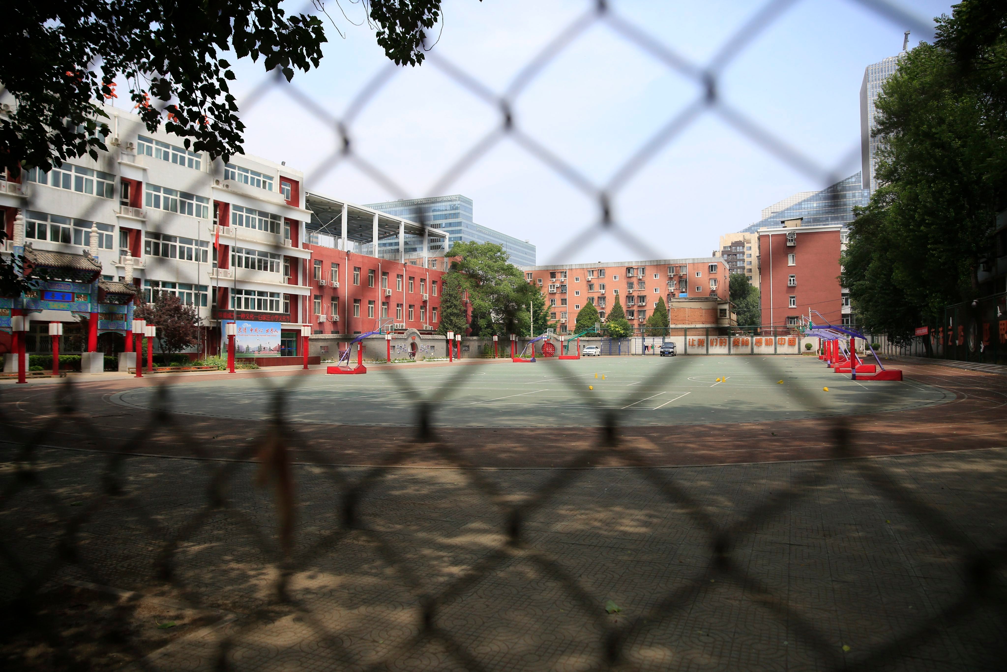Muere un niño de 12 años tras recibir un balonazo en un colegio de Sestao Muere un niño de 12 años tras recibir un balonazo en un colegio de Sestao