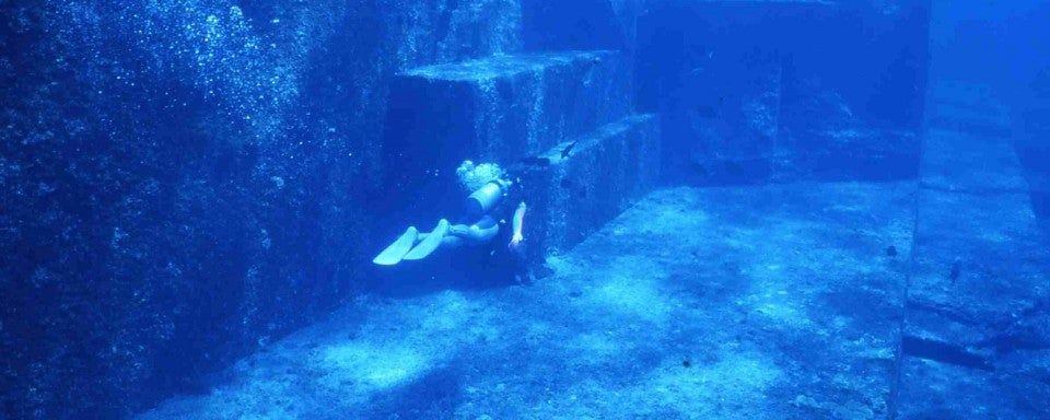 Enigmas: Un explorador español juntos a las ruinas más enigmáticas Enigmas: Un explorador español juntos a las ruinas más enigmáticas