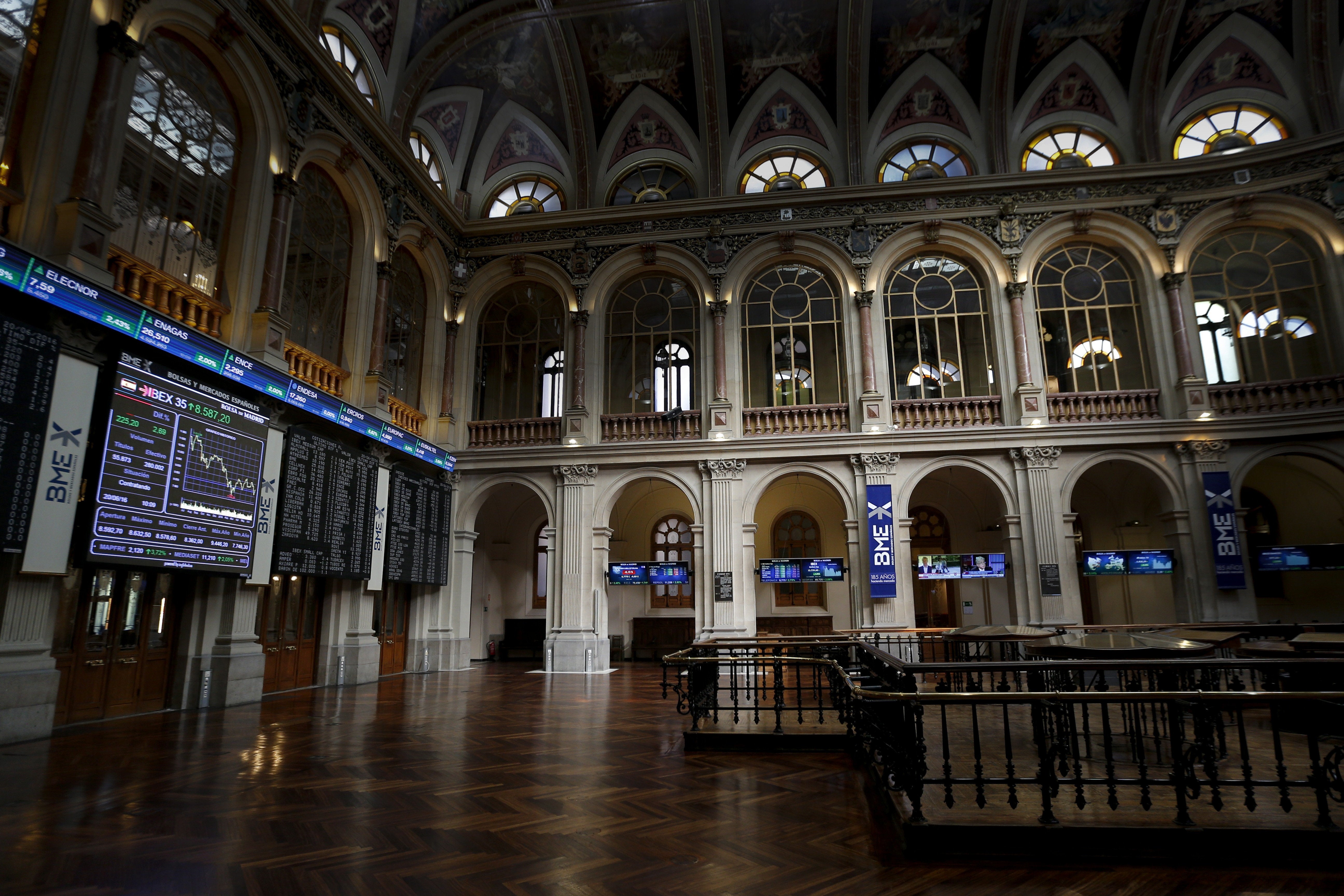 La CNMV suspende cautelarmente la cotización en Bolsa de Aena y Abertis La CNMV suspende cautelarmente la cotización en Bolsa de Aena y Abertis