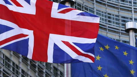 Banderas de Reino Unido y la Uni&oacute;n Europea
