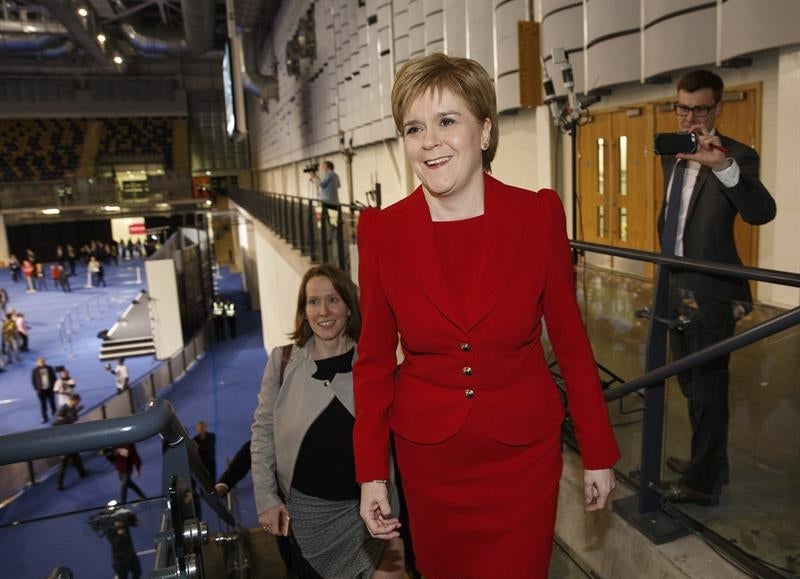 Sturgeon no descarta otro referéndum sobre independencia de Escocia en 2018 Sturgeon no descarta otro referéndum sobre independencia de Escocia en 2018