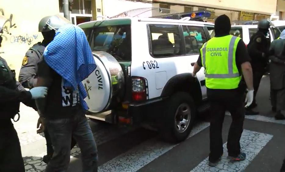 Vídeo de la detención de tres paquistaníes por enaltecer el terrorismo yihadista Vídeo de la detención de tres paquistaníes por enaltecer el terrorismo yihadista