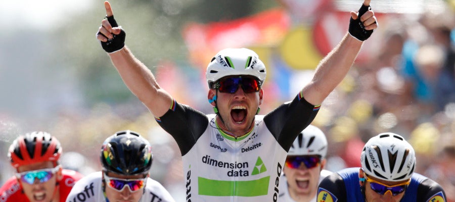 Mark Cavendish celebra su victoria en la etapa del Tour Mark Cavendish celebra su victoria en la etapa del Tour