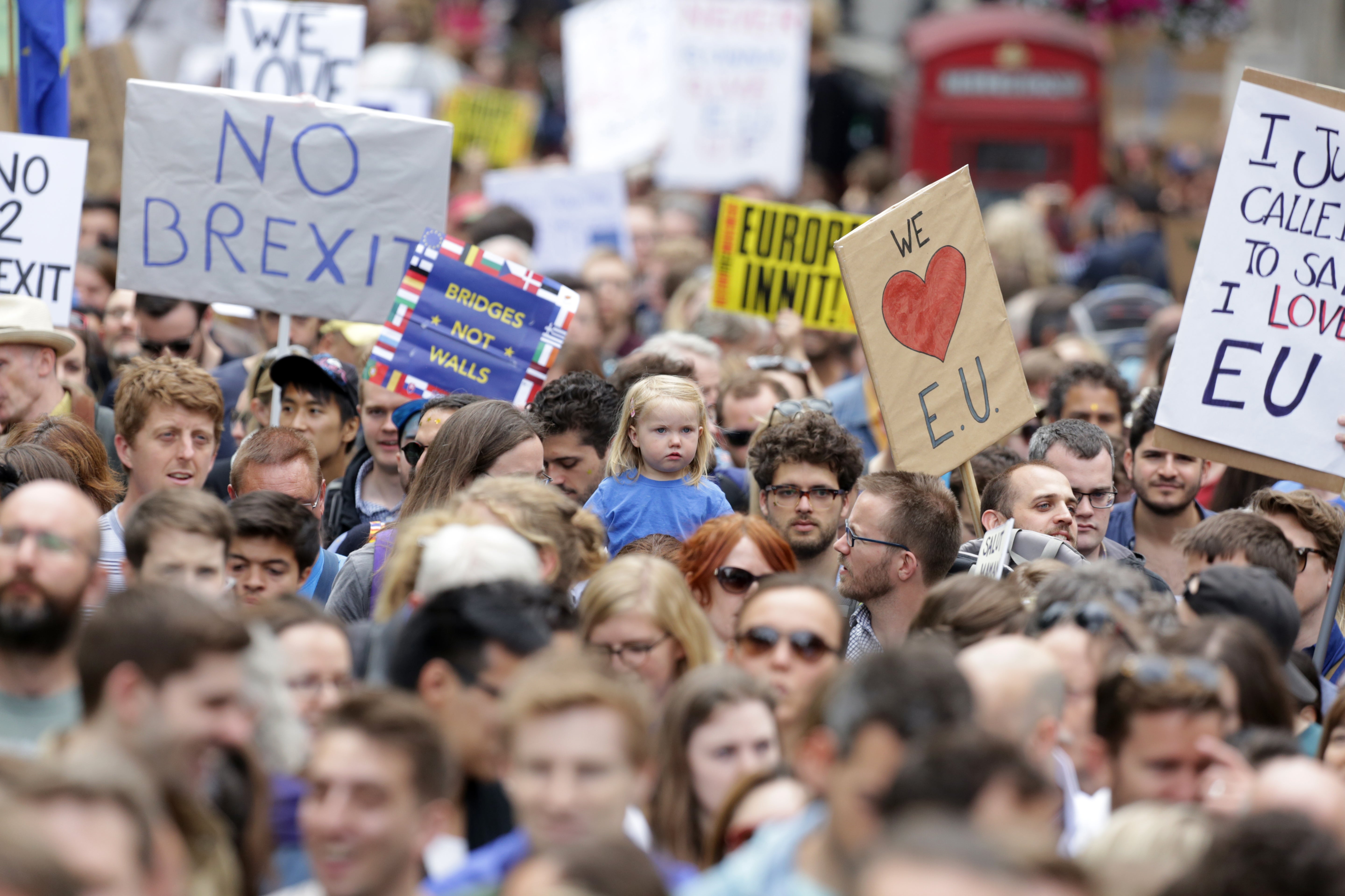 El 57% de británicos desaprueba un segundo referéndum sobre el 'brexit' El 57% de británicos desaprueba un segundo referéndum sobre el 'brexit'
