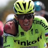 Alberto Contador, con el hombro magullado tras su caída