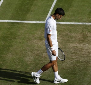 Djokovic, cabizbajo en Wimbledon Djokovic, cabizbajo en Wimbledon