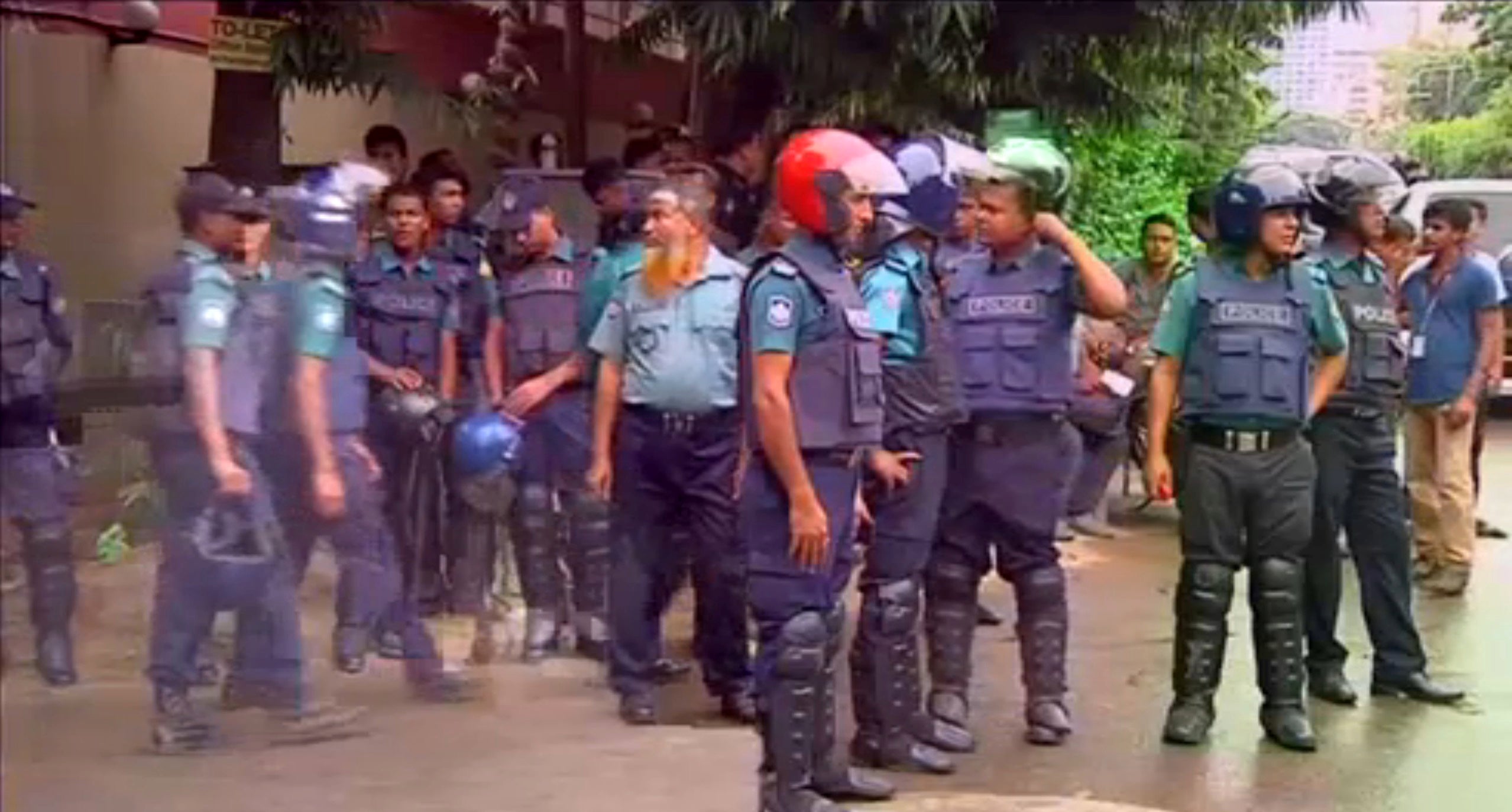 Once detenidos en Bangladesh vinculados al yihadista arrestado en Mérida Once detenidos en Bangladesh vinculados al yihadista arrestado en Mérida