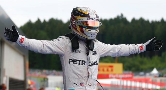 Victoria de Hamilton por delante de Verstappen y Raikkonen Victoria de Hamilton por delante de Verstappen y Raikkonen