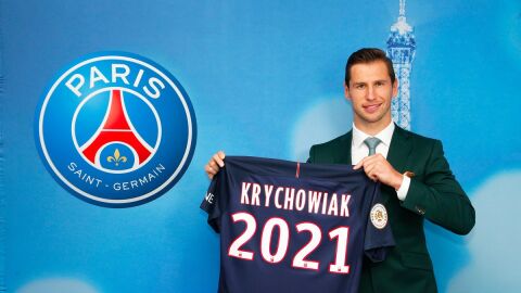 Krychowiak posa con la camiseta del PSG