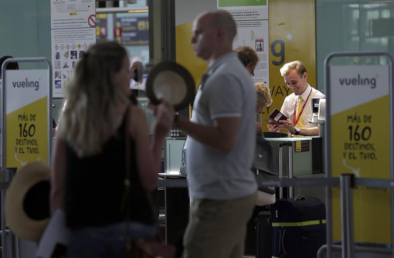 La jornada comienza con retrasos para los pasajeros de Vueling en el aeropuerto de El Prat La jornada comienza con retrasos para los pasajeros de Vueling en el aeropuerto de El Prat