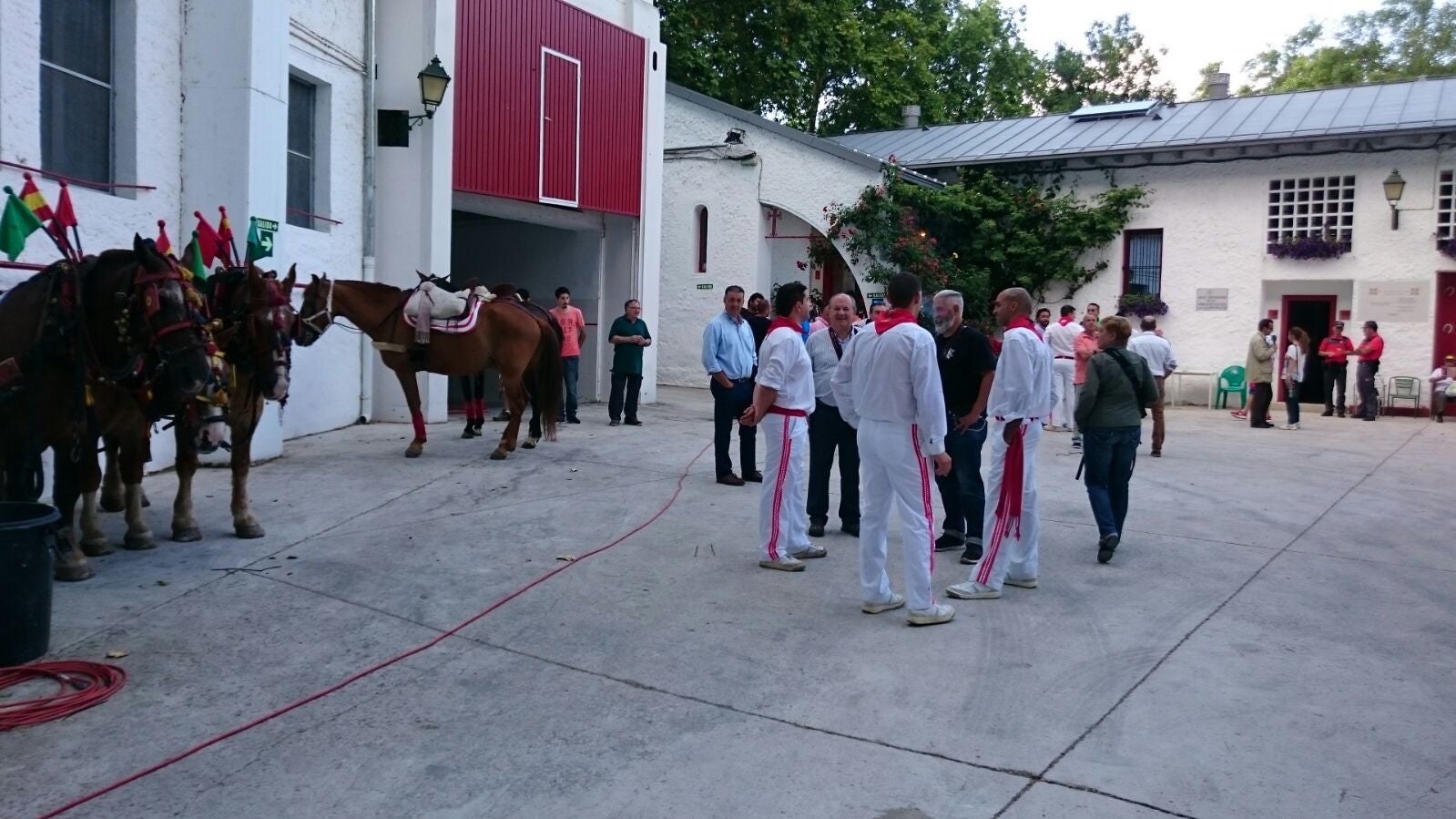 Aquí en la Onda Navarra. "Va por ustedes". 05/07/2016 Aquí en la Onda Navarra. "Va por ustedes". 05/07/2016