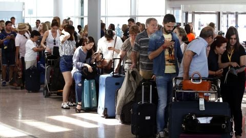 Pasajeros en el aeropuerto. 