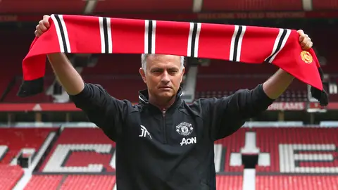 Jose Mourinho, en su presentación en Old Trafford Jose Mourinho, en su presentación en Old Trafford