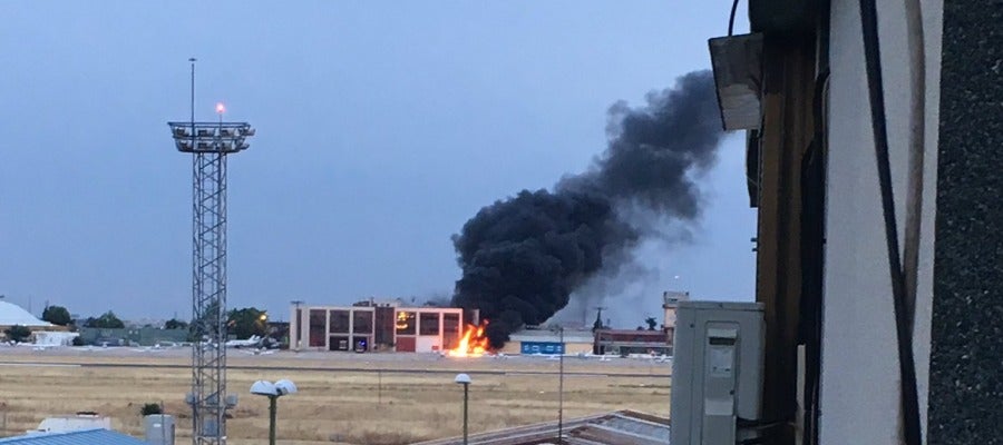 Una avioneta se estrella al aterrizar en el aeródromo de Cuatro Vientos Una avioneta se estrella al aterrizar en el aeródromo de Cuatro Vientos