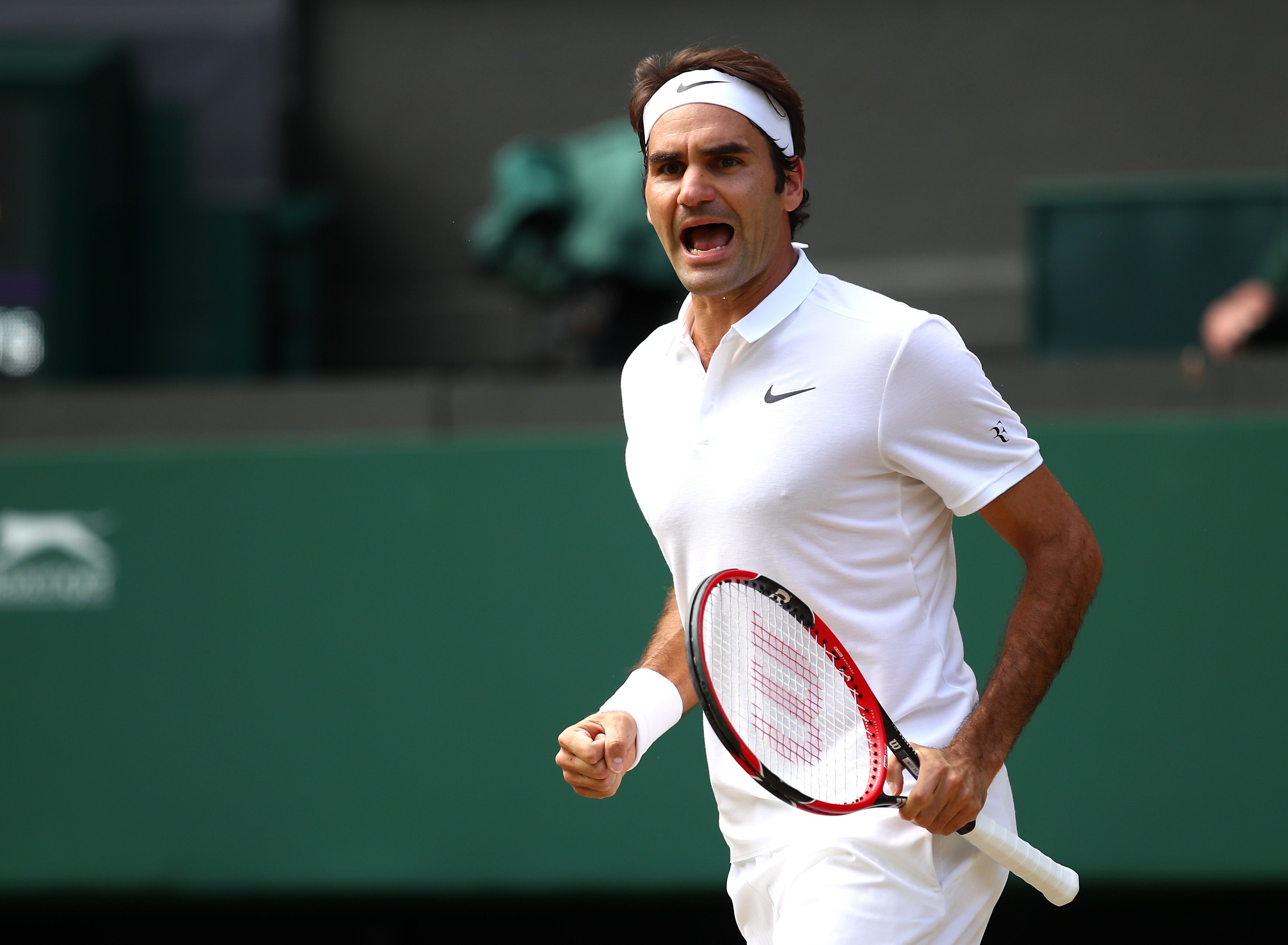 Un épico Federer remonta ante Cilic y jugará las 'semis' de Wimbledon contra Raonic Un épico Federer remonta ante Cilic y jugará las 'semis' de Wimbledon contra Raonic