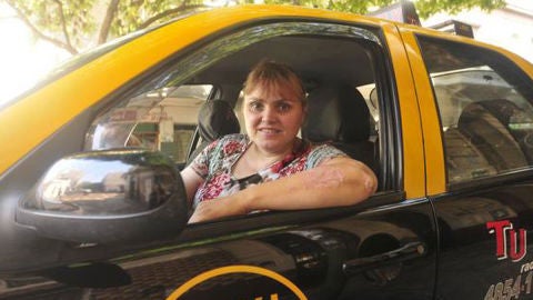 mujer taxista