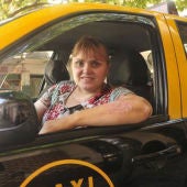 mujer taxista