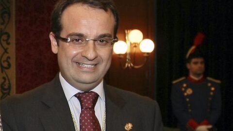 Foto cedida por la Comunidad de Madrid de la toma de posesi&oacute;n de Daniel Ortiz como alcalde de la ciudad de M&oacute;stoles, en 2012