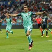 Cristiano Ronaldo celebra su gol ante Gales