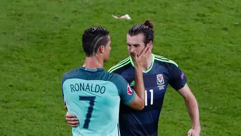 Abrazo entre Cristiano y Bale Abrazo entre Cristiano y Bale
