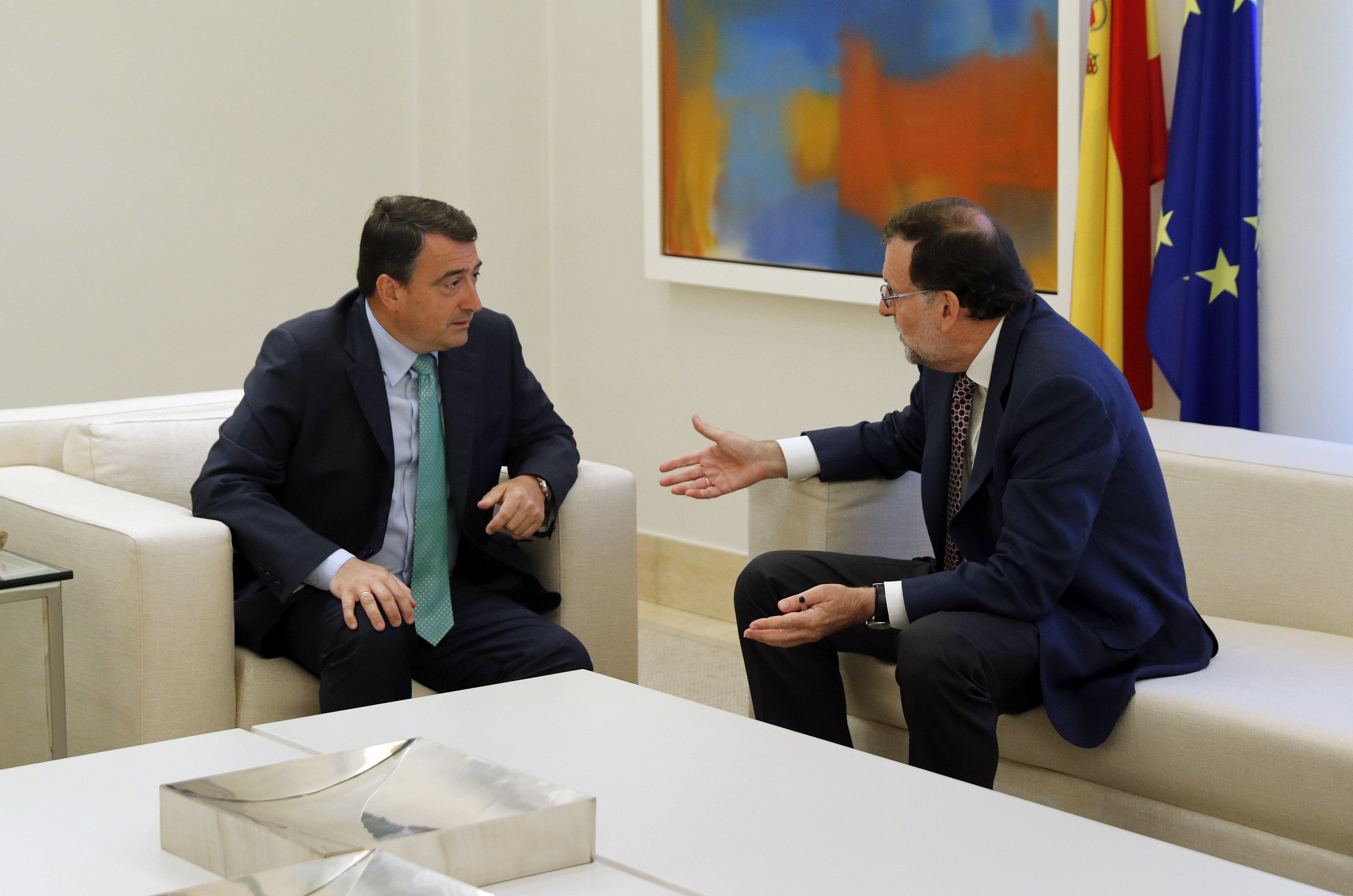 Personas físicas: Las patatas de Aitor Esteban y Mariano Rajoy en el Congreso Personas físicas: Las patatas de Aitor Esteban y Mariano Rajoy en el Congreso