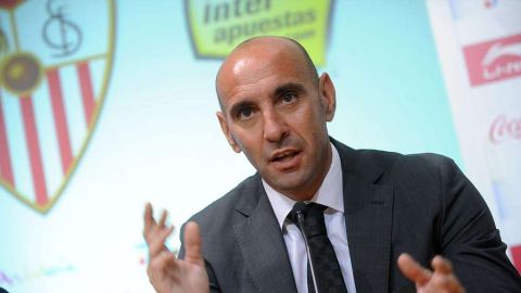 Monchi en rueda de prensa