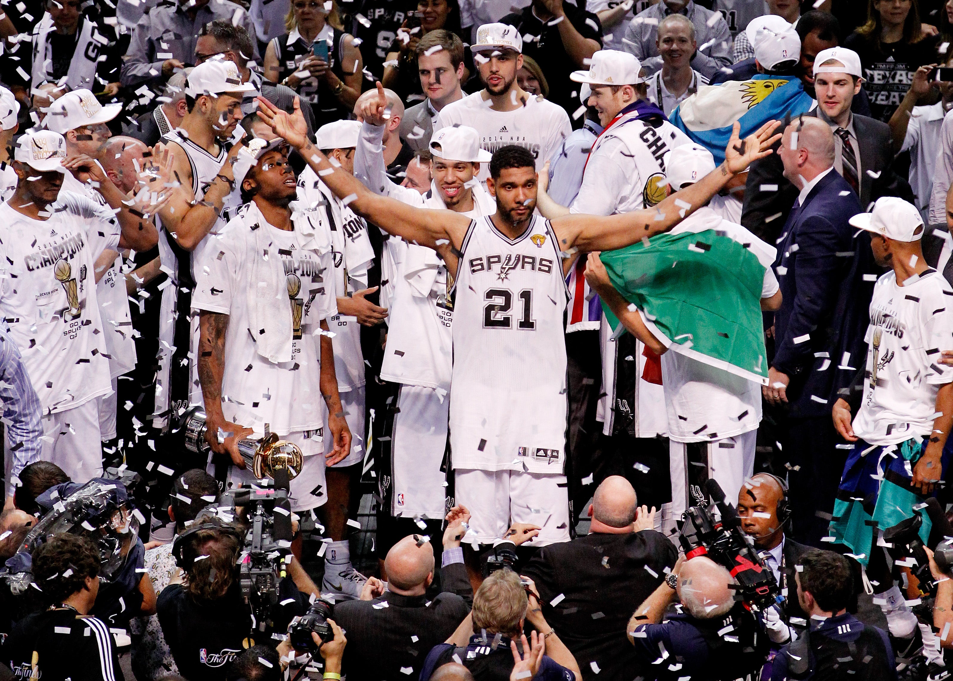 Tim Duncan anuncia su retirada tras 19 temporadas en los Spurs Tim Duncan anuncia su retirada tras 19 temporadas en los Spurs