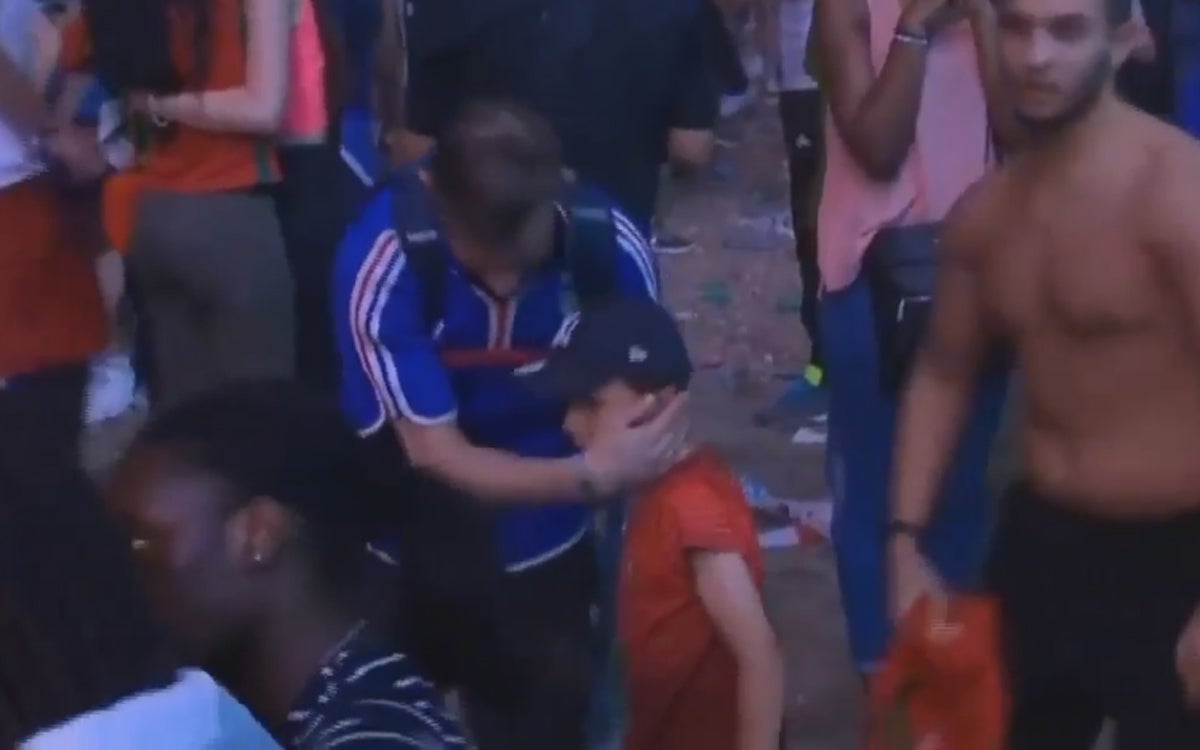 El niño portugués desvela lo que le dijo al hincha francés cuando le consoló El niño portugués desvela lo que le dijo al hincha francés cuando le consoló