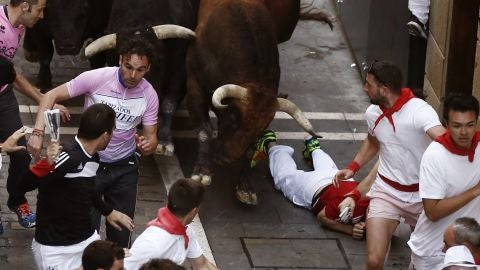 El hermanamiento de los toros, su velocidad y la menor presencia de corredores, tras los multitudinarios encierros del fin de semana, han propiciado bonitas carreras