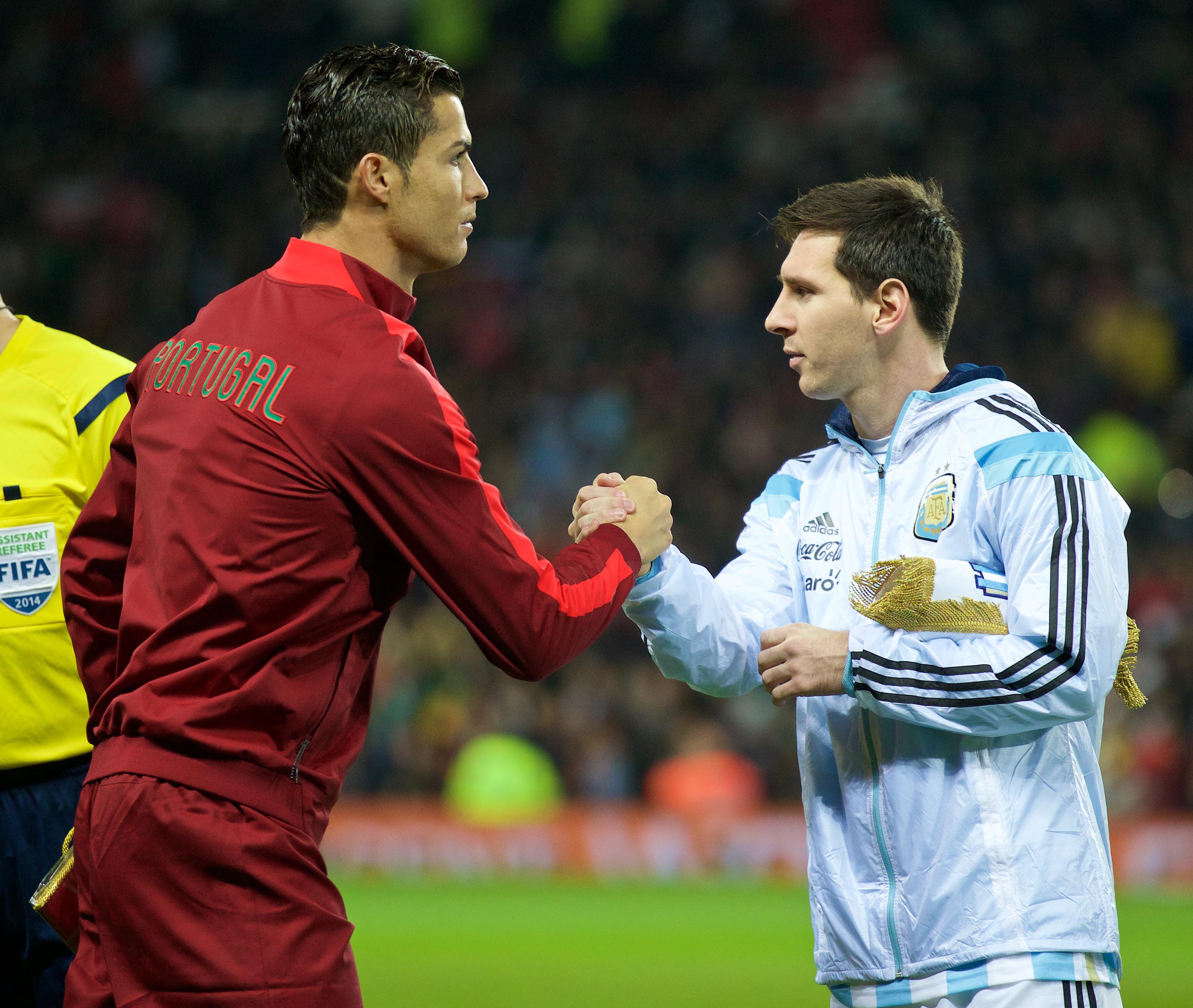 El Debate de los jueves. ¿Quién merece el balón de oro, Cristiano o Messi? El Debate de los jueves. ¿Quién merece el balón de oro, Cristiano o Messi?