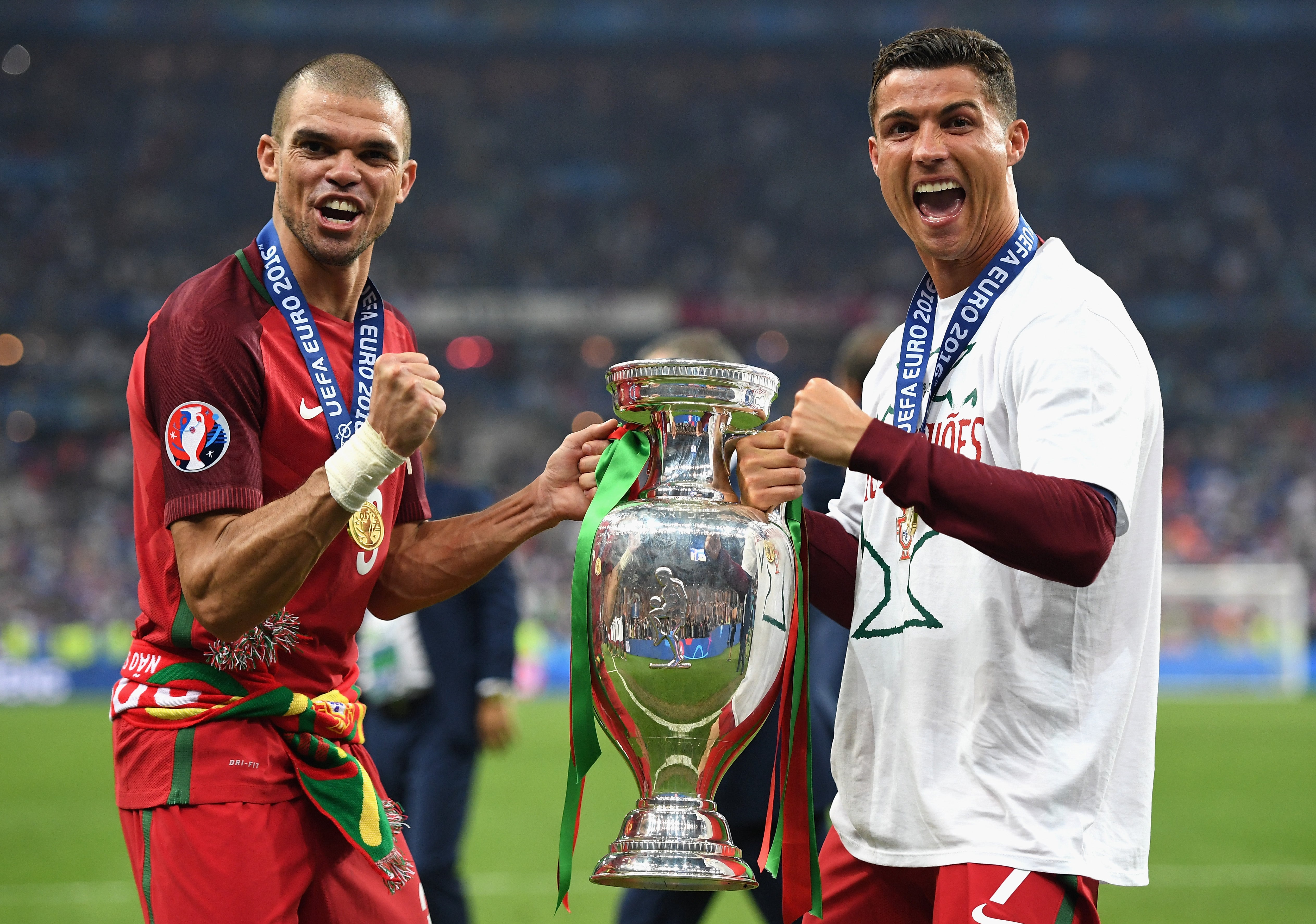 Pepe y Cristiano completan el 'Eurodoblete': Champions y Eurocopa Pepe y Cristiano completan el 'Eurodoblete': Champions y Eurocopa