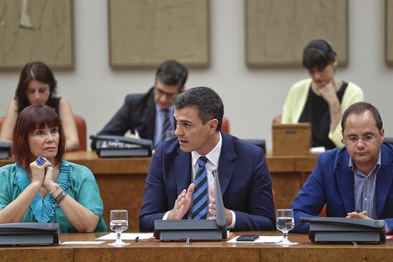 Pedro Sánchez pide "izquierda, cercanía y ejemplaridad" a sus diputados Pedro Sánchez pide "izquierda, cercanía y ejemplaridad" a sus diputados