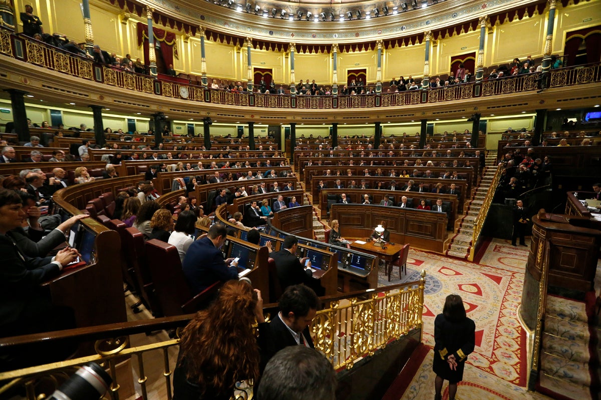 Tertulia: ¿Se abstendrá el PSOE en la investidura de Rajoy? Tertulia: ¿Se abstendrá el PSOE en la investidura de Rajoy?