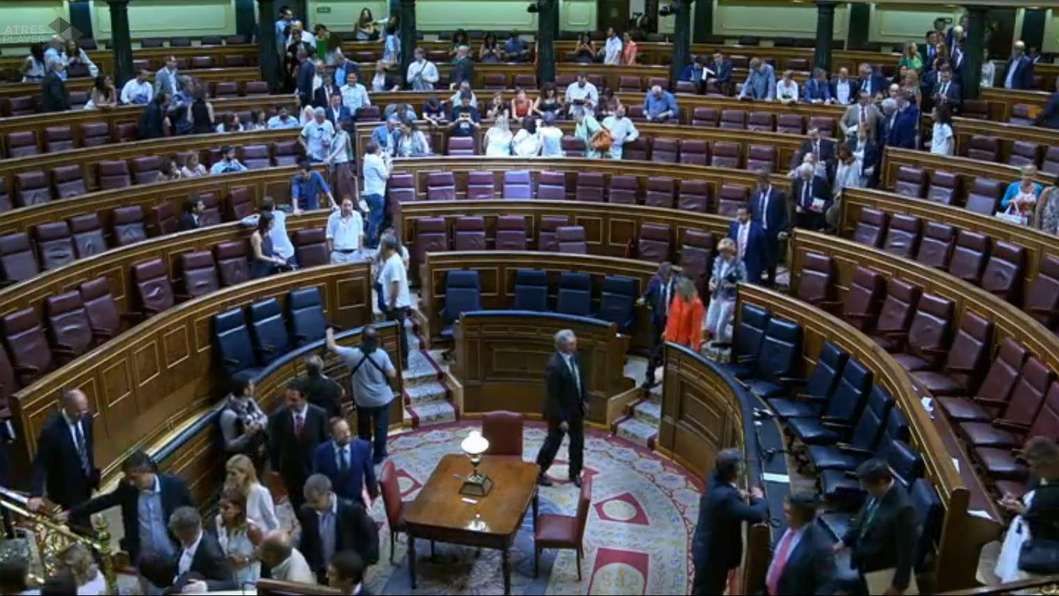 Mesa de redacción: Al Parlamento, ¿con o sin corbata? Mesa de redacción: Al Parlamento, ¿con o sin corbata?