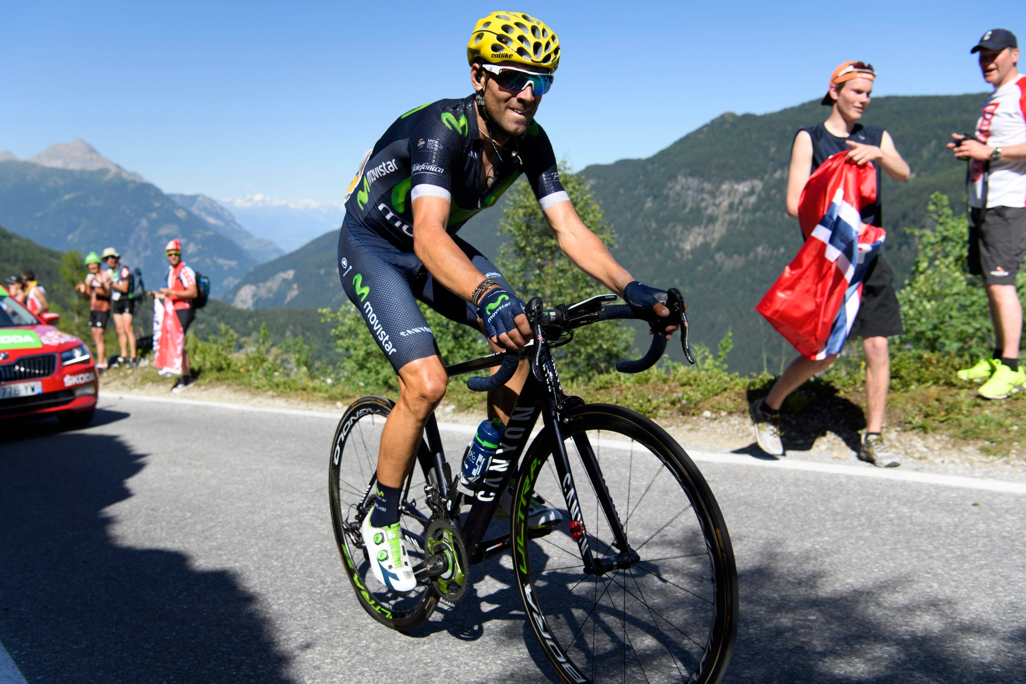 Alejandro Valverde vuelve a entrenar con sus compañeros en La Vuelta Alejandro Valverde vuelve a entrenar con sus compañeros en La Vuelta