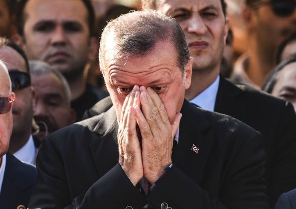 Erdogan confirma que hay muertos en el atentado suicida de Estambul Erdogan confirma que hay muertos en el atentado suicida de Estambul