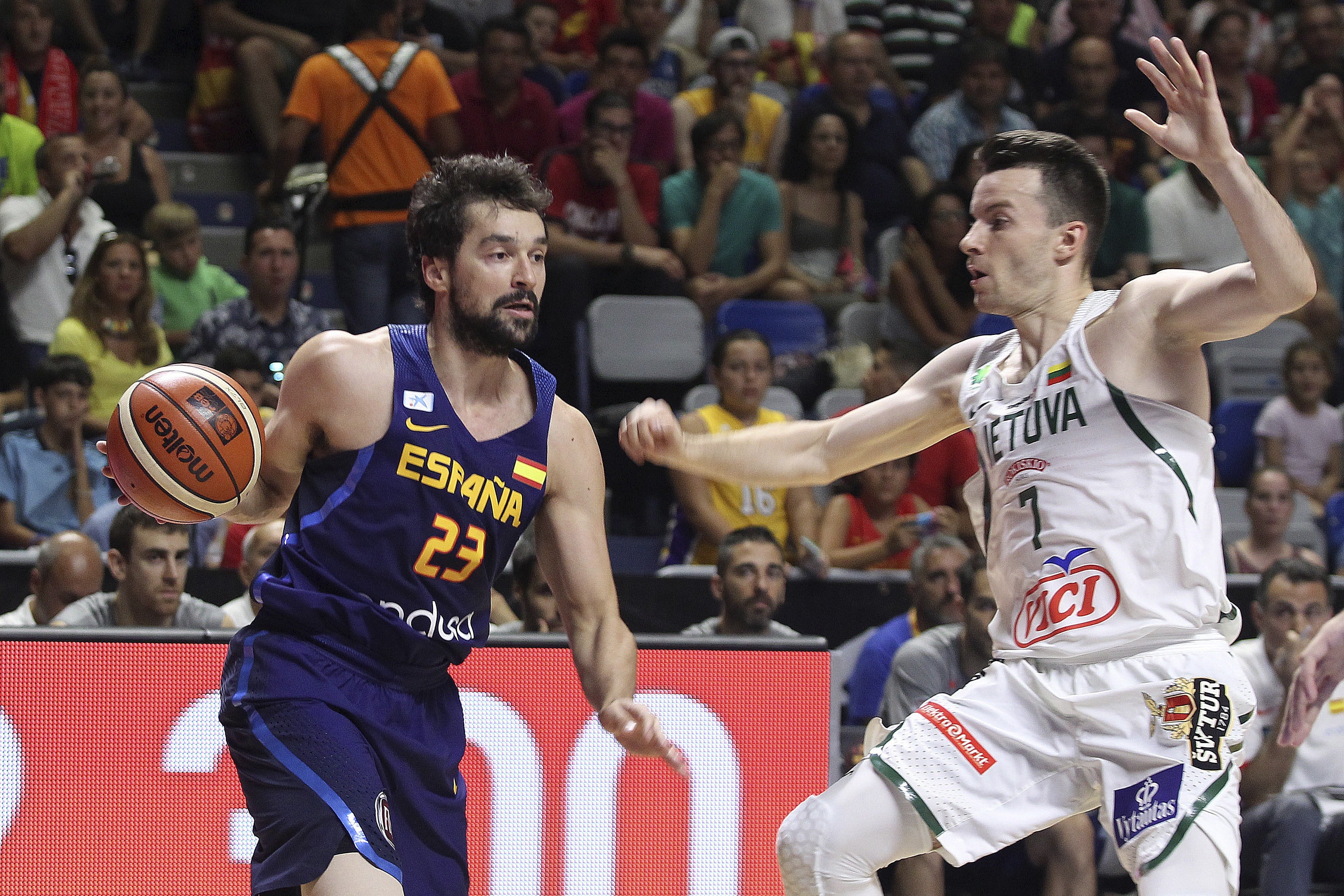 España vuelve a caer ante Lituania en el estreno de Pau Gasol España vuelve a caer ante Lituania en el estreno de Pau Gasol
