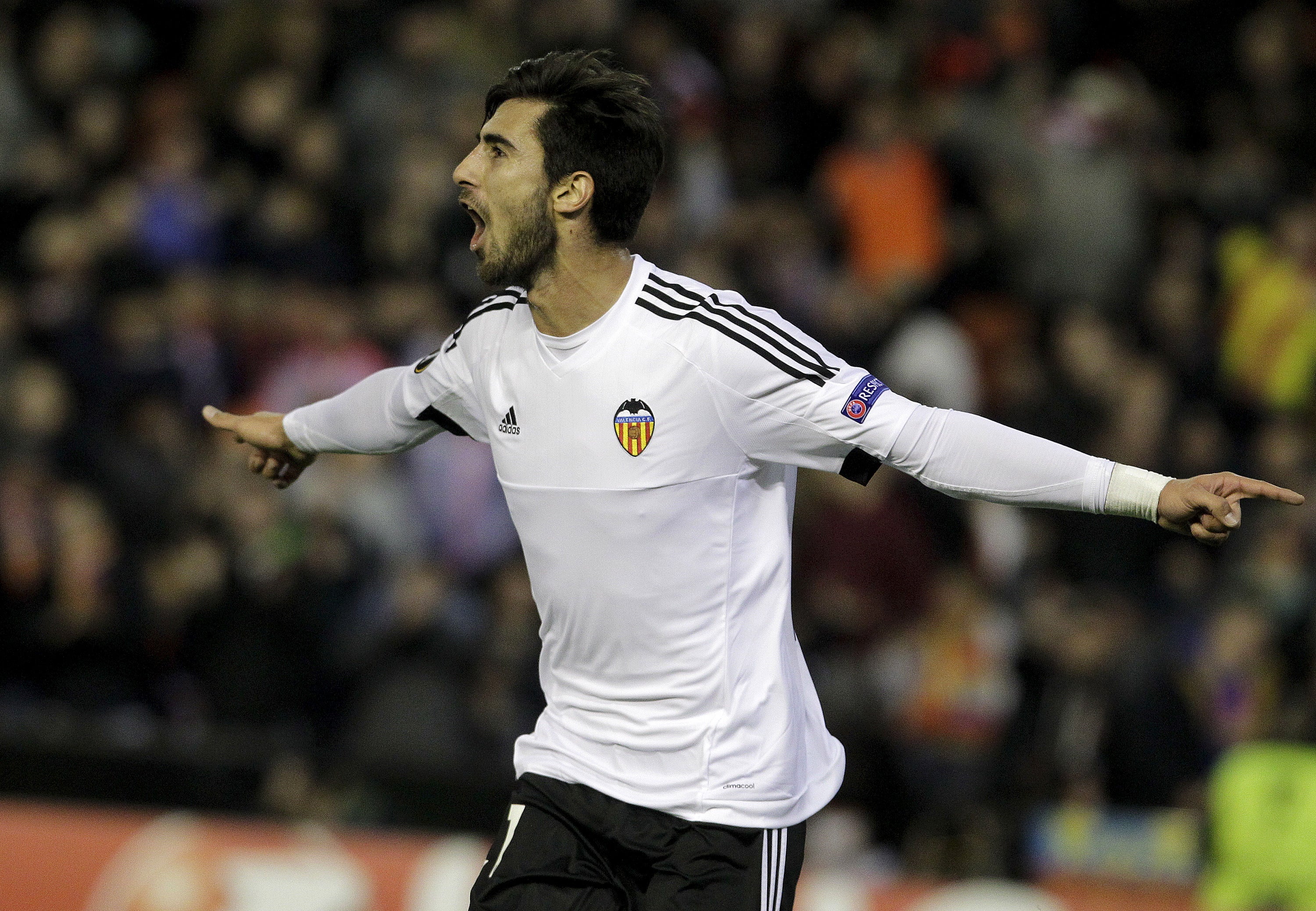 El Barcelona hace oficial las cifras de André Gomes: 35 + 20 millones de euros El Barcelona hace oficial las cifras de André Gomes: 35 + 20 millones de euros