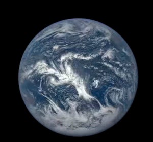 La Tierra iluminada La Tierra iluminada