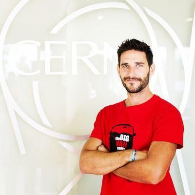 La ciencia con humor de mano de Javier Santaolalla. Hoy hablamos de "físico-cosas" La ciencia con humor de mano de Javier Santaolalla. Hoy hablamos de "físico-cosas"