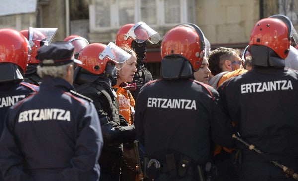 La Ertzaintza detiene a un hombre acusado de violar a una chica en Vitoria La Ertzaintza detiene a un hombre acusado de violar a una chica en Vitoria