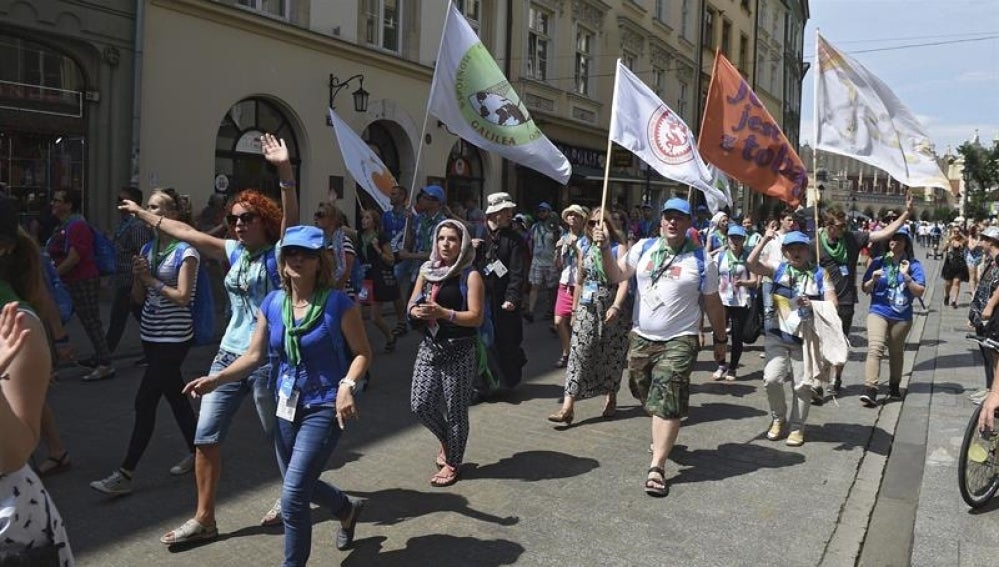 Peregrinos participan en un acto organizado dentro de los preparativos de la Jornada Mundial de la Juventud en Polonia