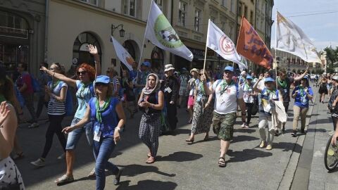 Peregrinos participan en un acto organizado dentro de los preparativos de la Jornada Mundial de la Juventud en Polonia