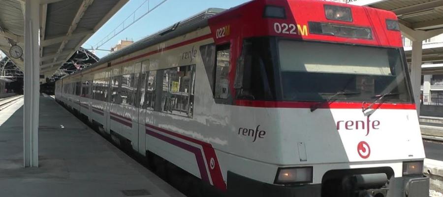 Un tren de Cercanías Un tren de Cercanías