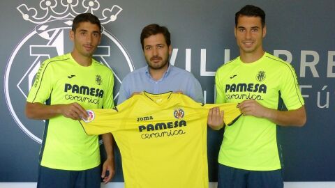 Jos&eacute; &Aacute;ngel y Andr&eacute;s Fern&aacute;ndez, en su presentaci&oacute;n como jugadores amarillos. 