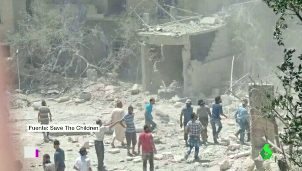 Frame 1.655032 de: Bombardean el único hospital materno-infantil de Idlib, en el norte de Siria