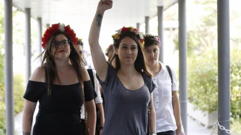 Las activistas de Femen a su llegada al juzgado.