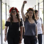 Las activistas de Femen a su llegada al juzgado.