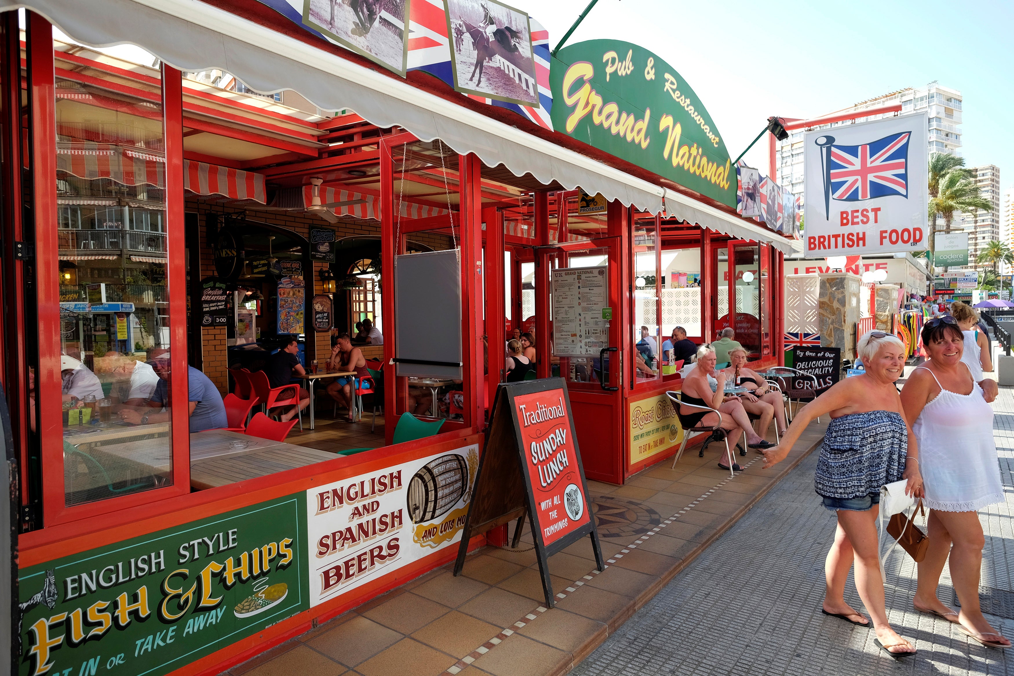 Detienen en Benidorm a una mujer de 40 años que abandonó a sus hijos para seguir de fiesta Detienen en Benidorm a una mujer de 40 años que abandonó a sus hijos para seguir de fiesta
