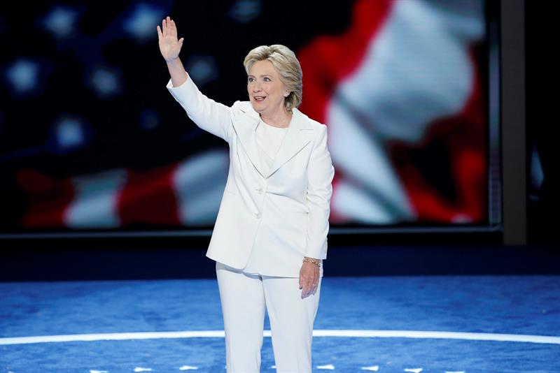 Clinton se distancia de Trump en tres puntos según los últimos sondeos Clinton se distancia de Trump en tres puntos según los últimos sondeos